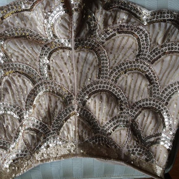 Beautiful gold sequined shorts. 29 " waist - Picture 2 of 2